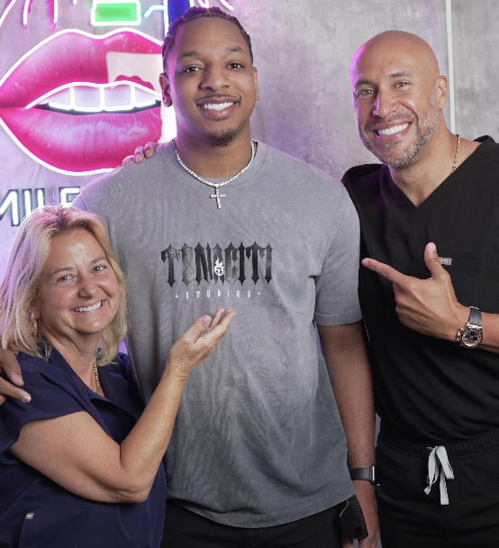 Invisalign vs Veneers in Miami: Which Is Better for Your Smile?